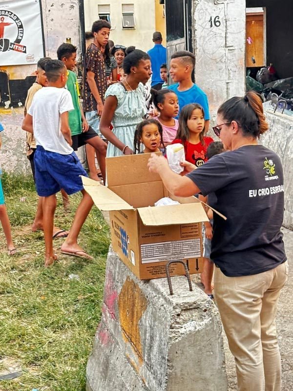 entrega da sacolinha de natal (600 x 800 px) - 34